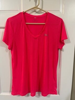 Under Armour Women’s Hot Pink V-Neck Short Sleeve Tee